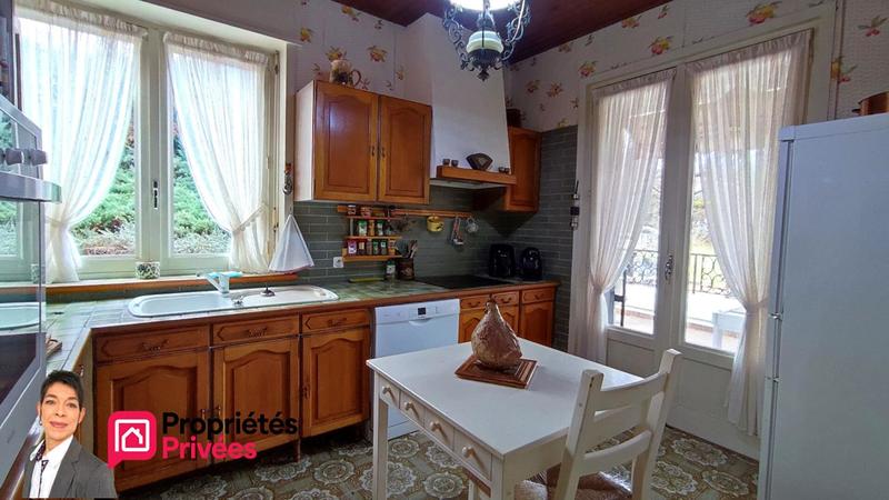 Maison - 218 m² - 8 pièces