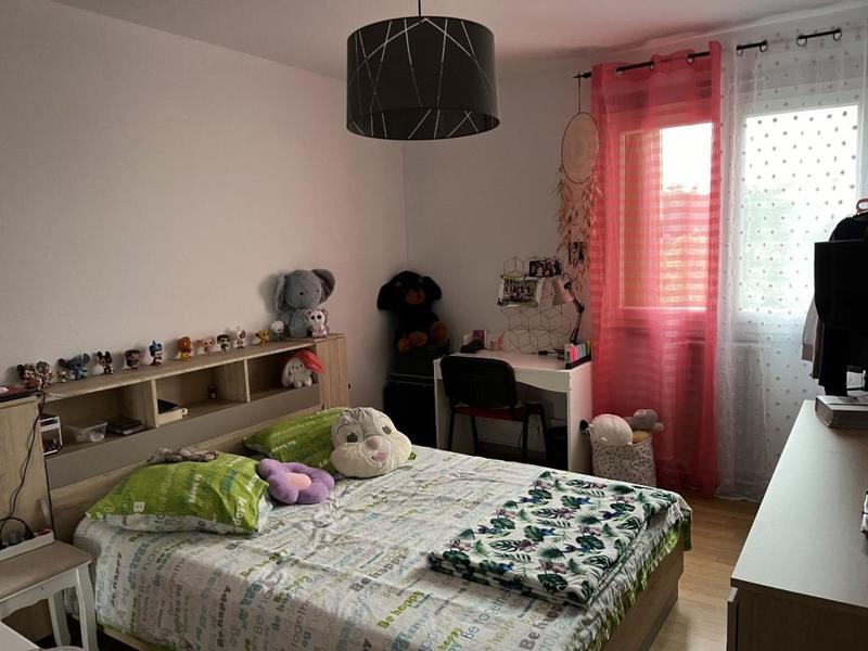 Appartement - 99 m² - 6 pièces