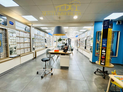 Local commercial - 120 m² - 4 pièces