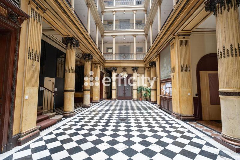 Appartement bourgeois - 182 m² - 5 pièces