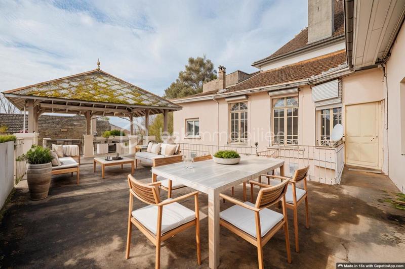 Duplex - 239 m² - 8 pièces