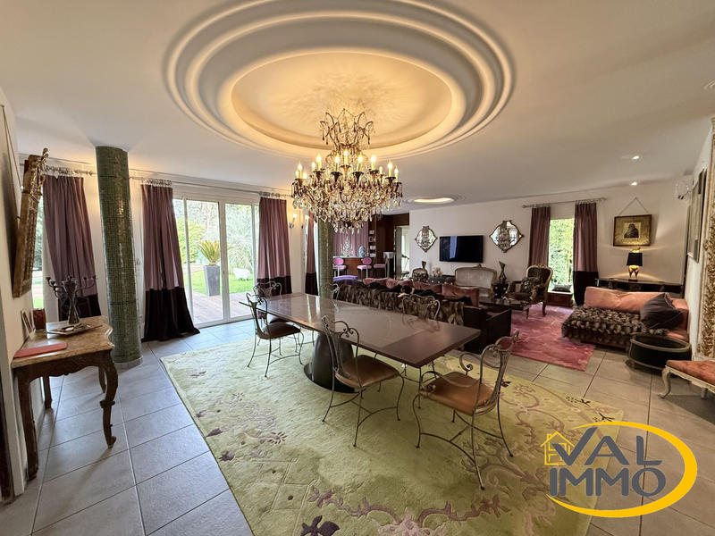 Villa - 320 m² - 8 pièces