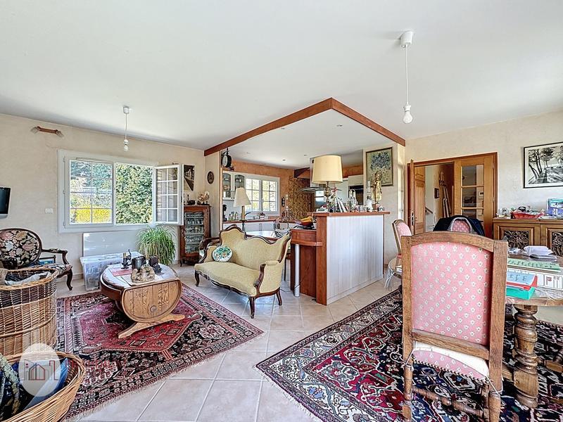 Maison - 202 m² - 8 pièces