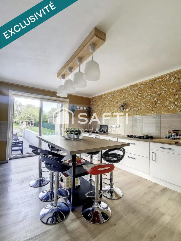 Maison - 250 m² - 8 pièces