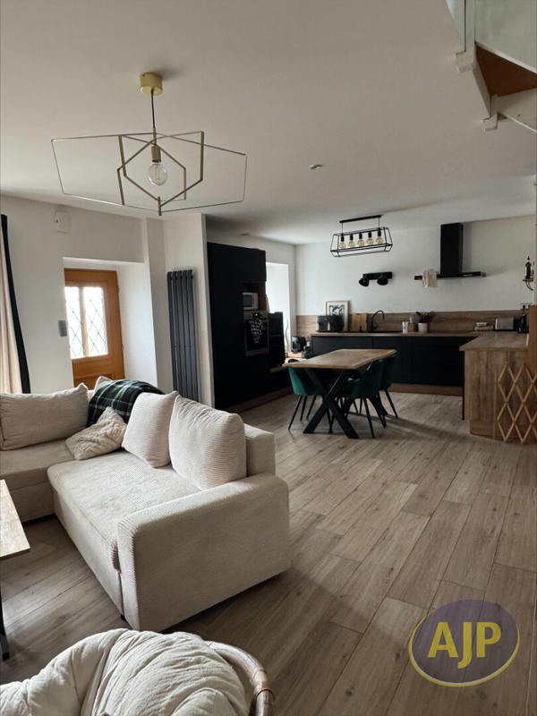 Maison - 107 m² - 6 pièces