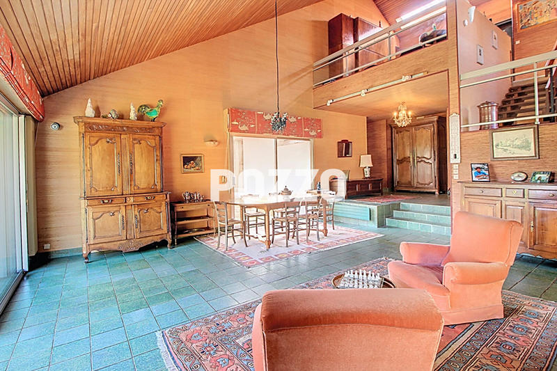 Maison - 253 m² - 7 pièces