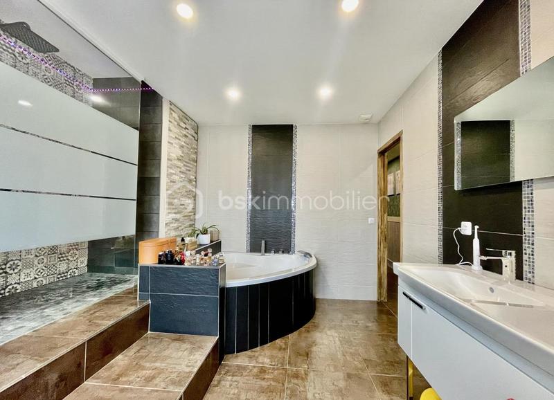 Maison - 140 m² - 5 pièces