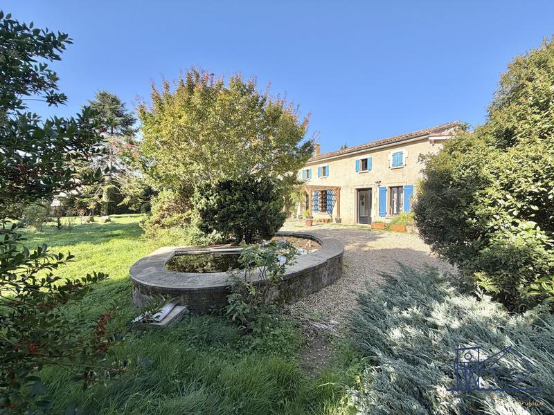 Maison ancienne - 330 m² - 7 pièces