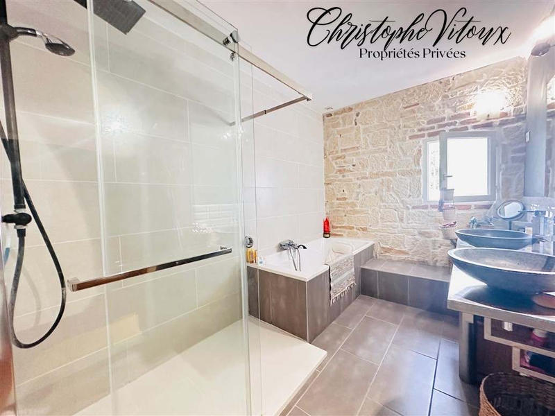 Maison - 231 m² - 7 pièces