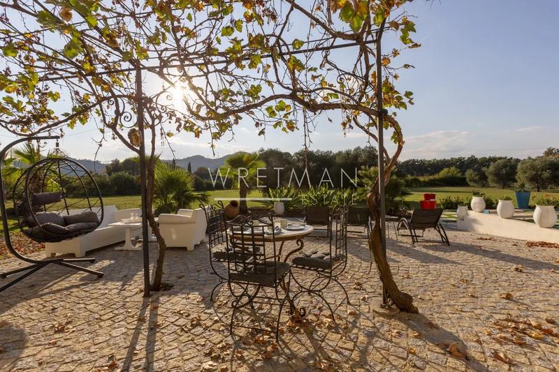 Propriété - 300 m² - 9 pièces