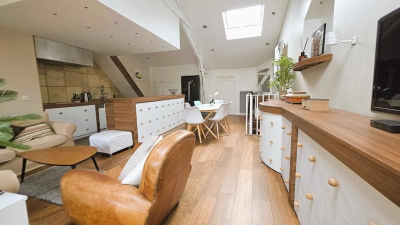 Appartement - 85 m² - 5 pièces