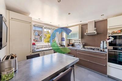 Pavillon - 150 m² - 7 pièces