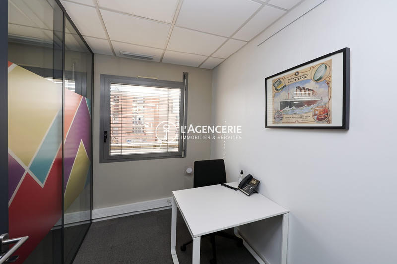 Bureau - 130 m² - 7 pièces