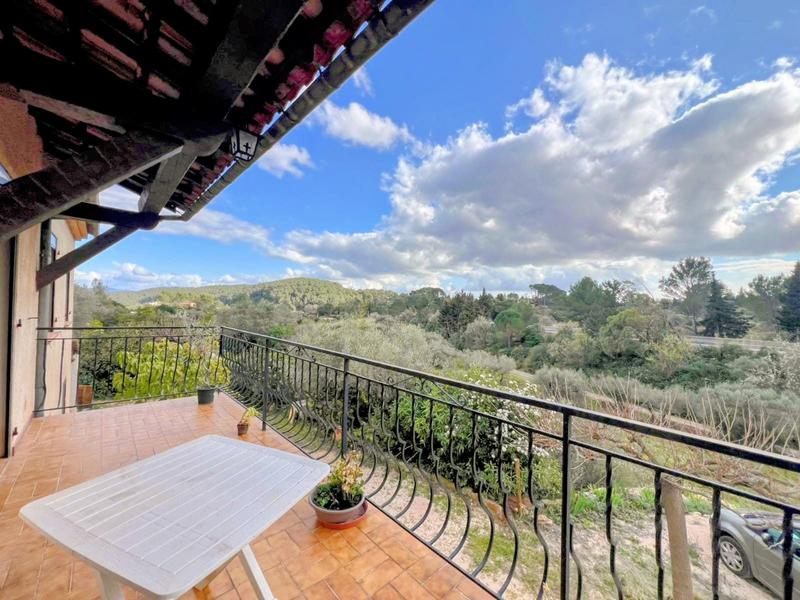 Maison traditionnelle - 182 m² - 7 pièces