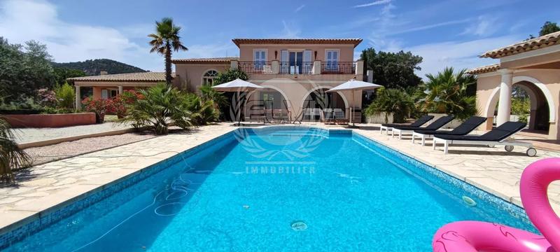 Maison - 290 m² - 8 pièces