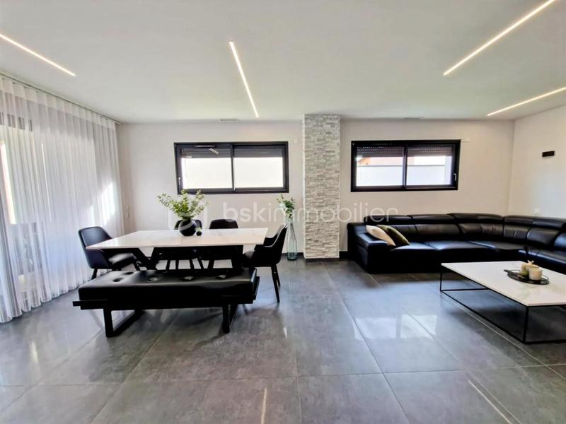 Maison - 178 m² - 6 pièces