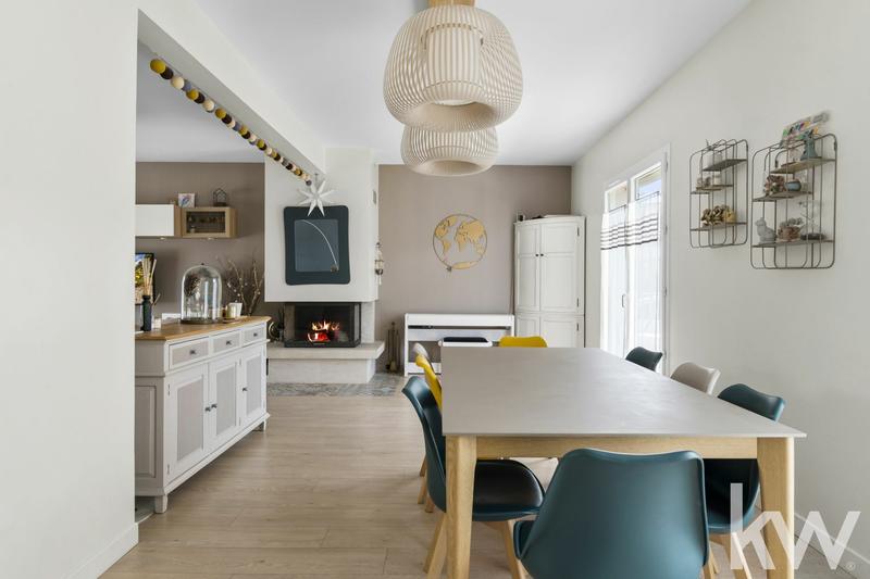 Maison - 212 m² - 9 pièces