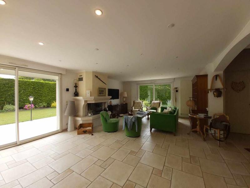 Villa - 247 m² - 10 pièces