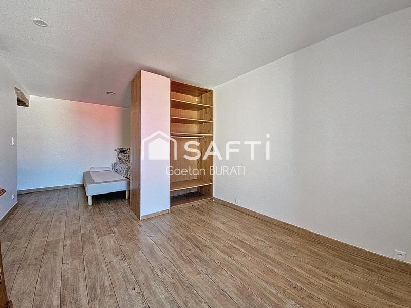 Maison - 223 m² - 9 pièces