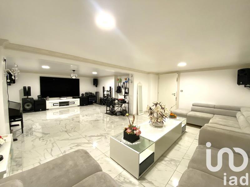 Maison - 325 m² - 10 pièces