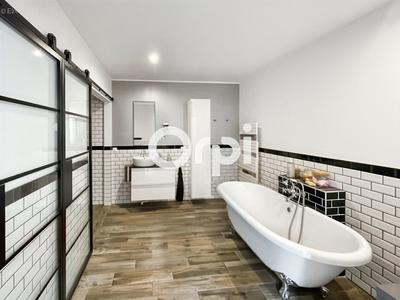 Maison - 215 m² - 4 pièces