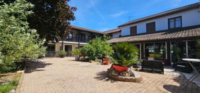 Appartement - 2 000 m² - 34 pièces