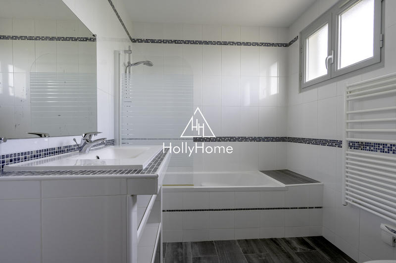 Maison - 290 m² - 8 pièces