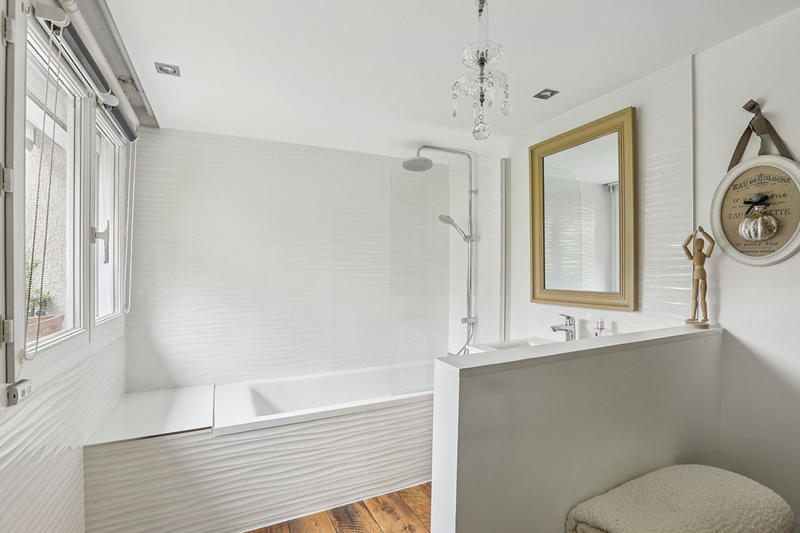 Maison - 221 m² - 6 pièces