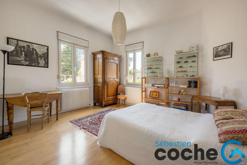 Maison - 245 m² - 8 pièces