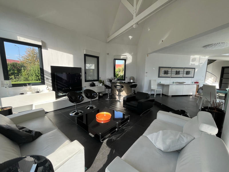 Maison - 265 m² - 9 pièces