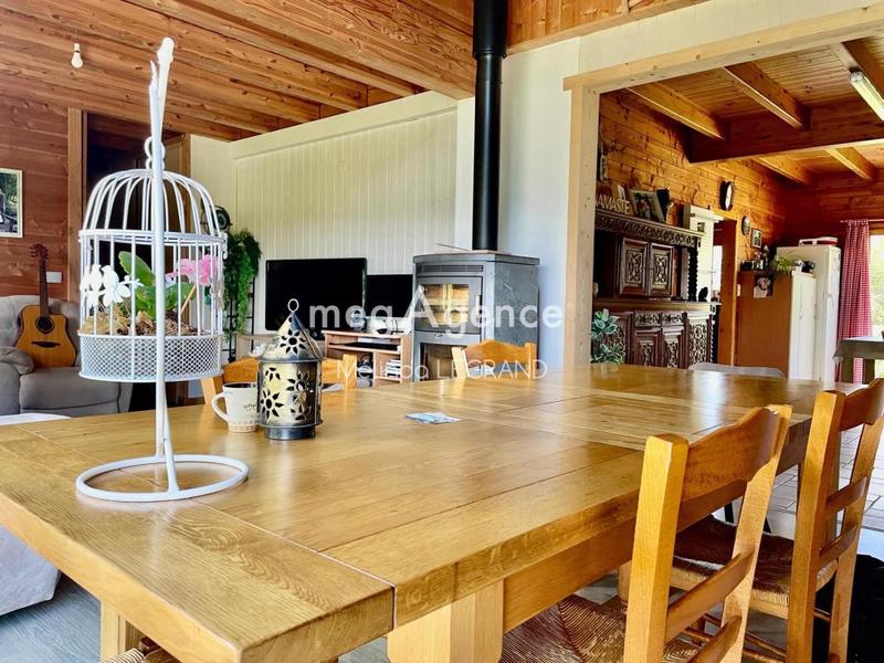 Maison - 220 m² - 7 pièces