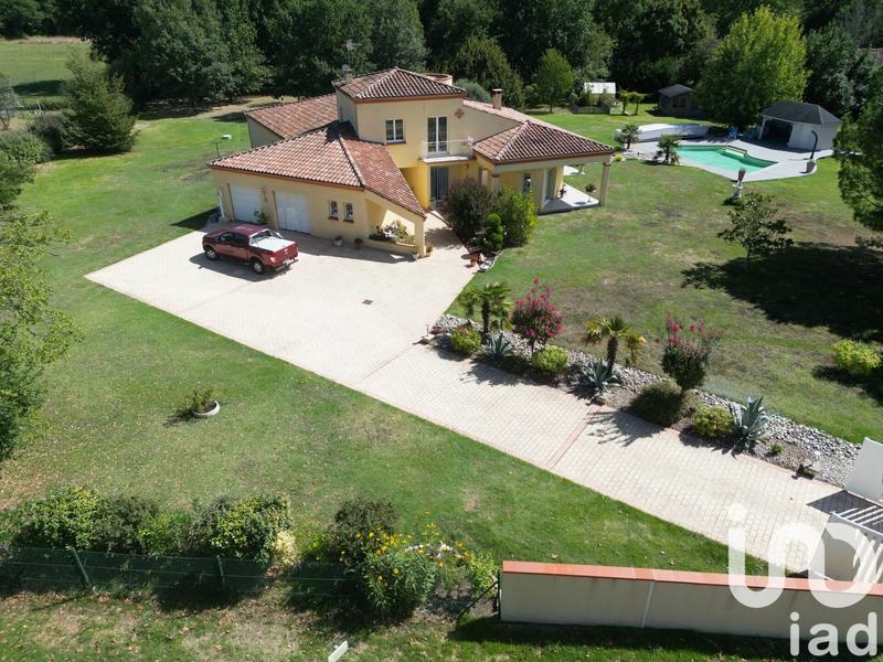 Maison de maîtres - 243 m² - 9 pièces