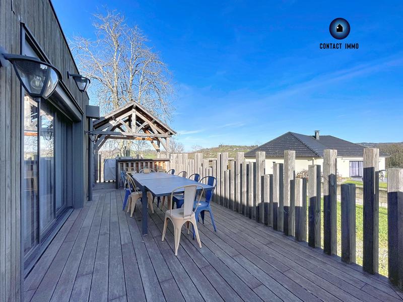 Maison - 210 m² - 10 pièces