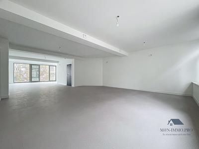 Bureau - 100 m² - 1 pièce