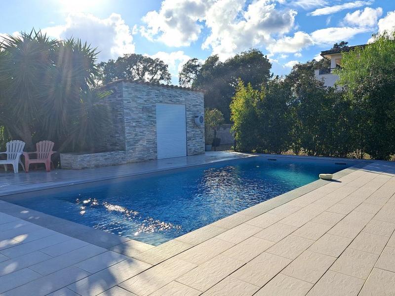 Maison - 250 m² - 9 pièces