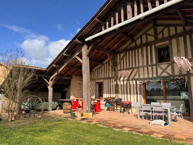 Maison - 258 m² - 9 pièces