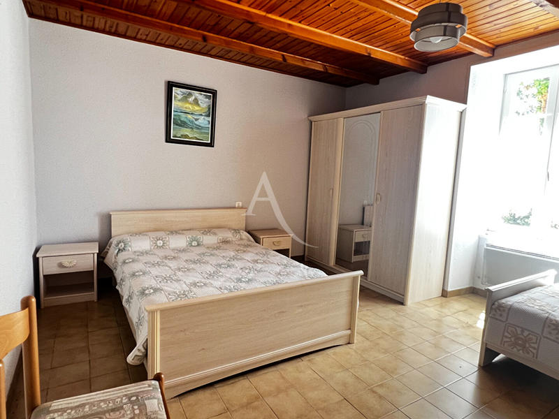 Maison - 200 m² - 9 pièces