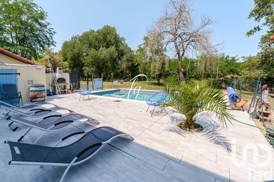 Maison - 270 m² - 13 pièces