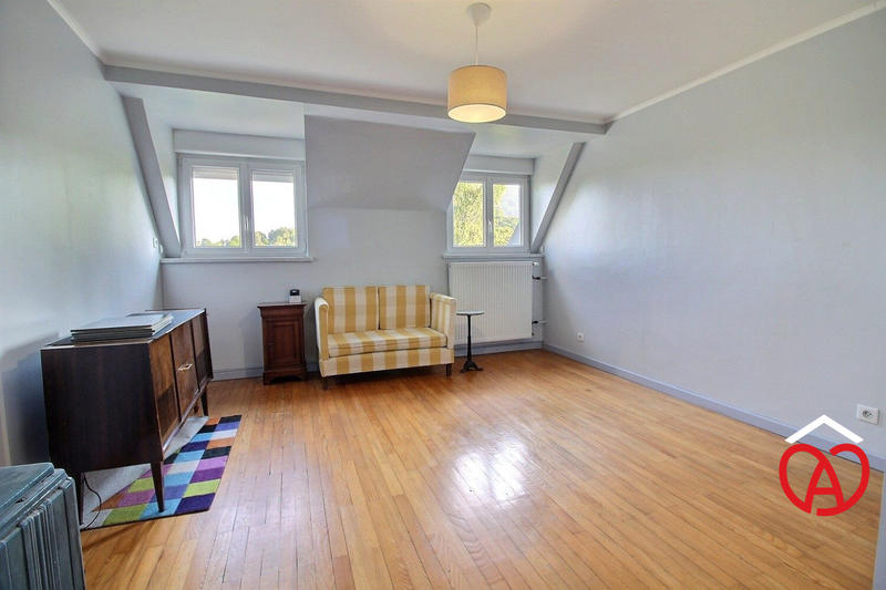 Maison - 216 m² - 8 pièces