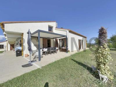 Maison traditionnelle - 237 m² - 7 pièces