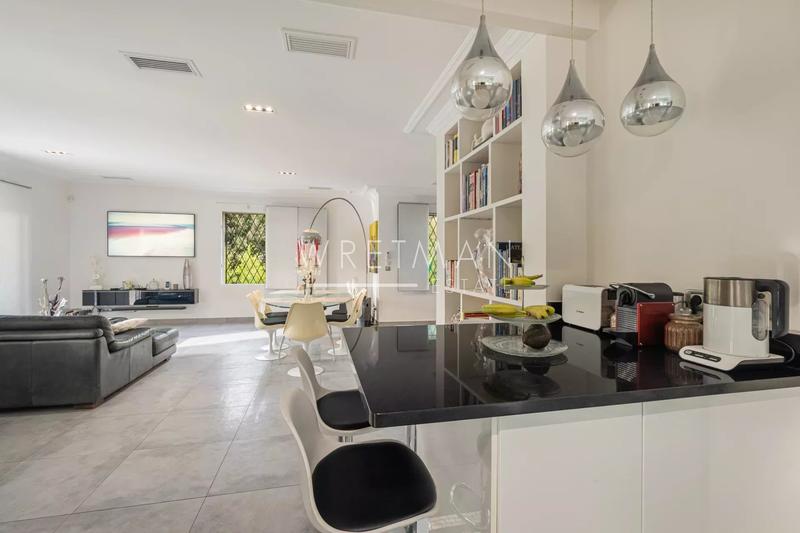 Maison - 200 m² - 6 pièces