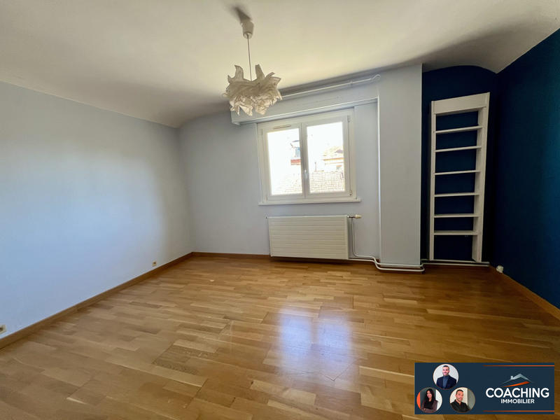 Maison - 210 m² - 10 pièces