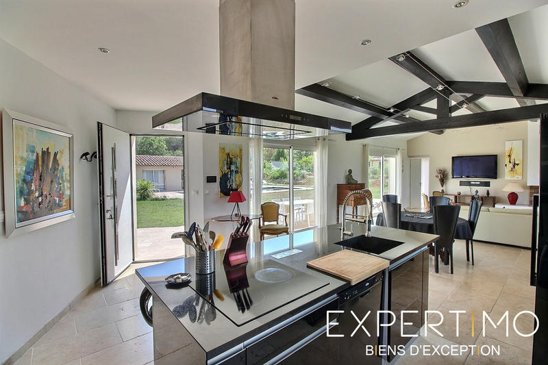 Villa - 220 m² - 8 pièces