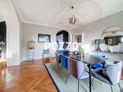 Maison - 216 m² - 9 pièces