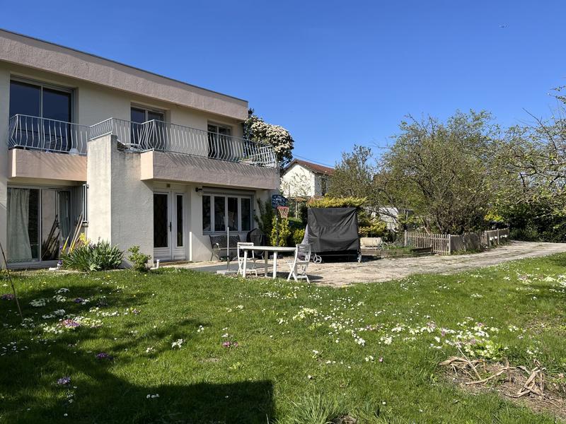 Maison contemporaine - 214 m² - 9 pièces