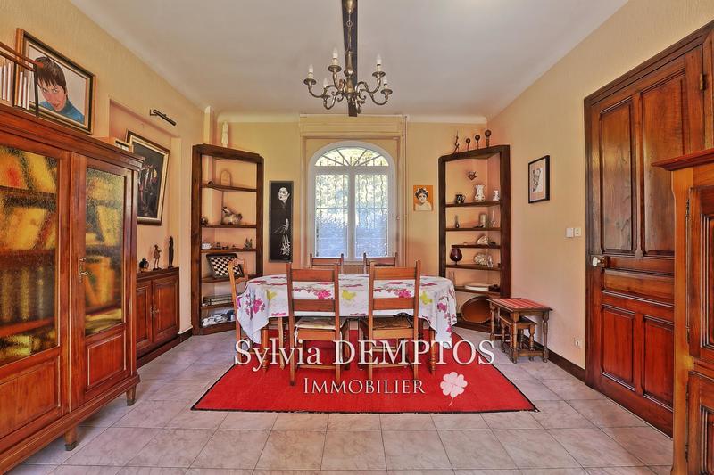 Maison - 273 m² - 12 pièces