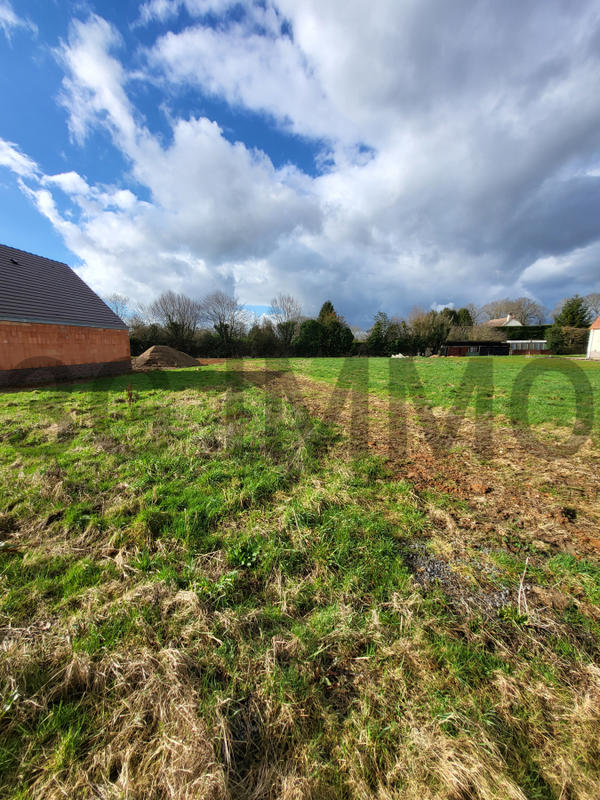 Terrain constructible - 857 m²