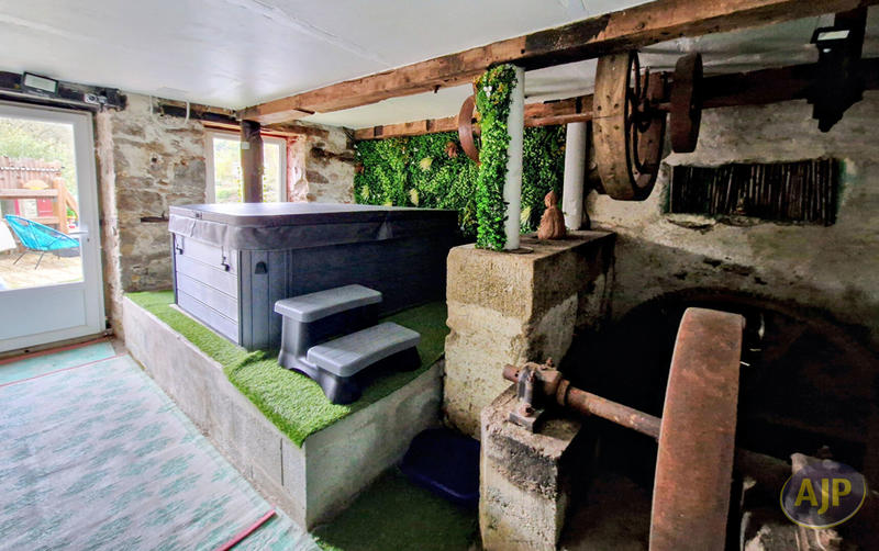 Maison - 235 m² - 9 pièces