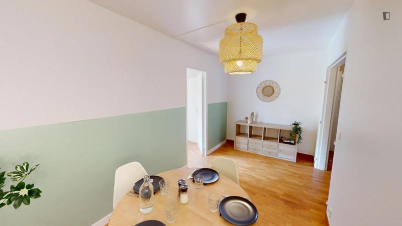 Chambre - 11 m² - 4 pièces