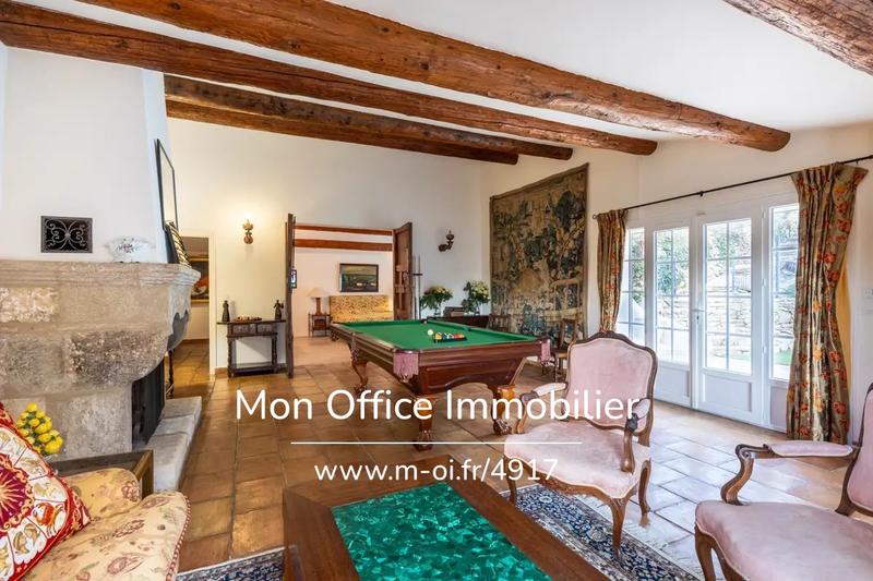 Maison - 630 m² - 12 pièces
